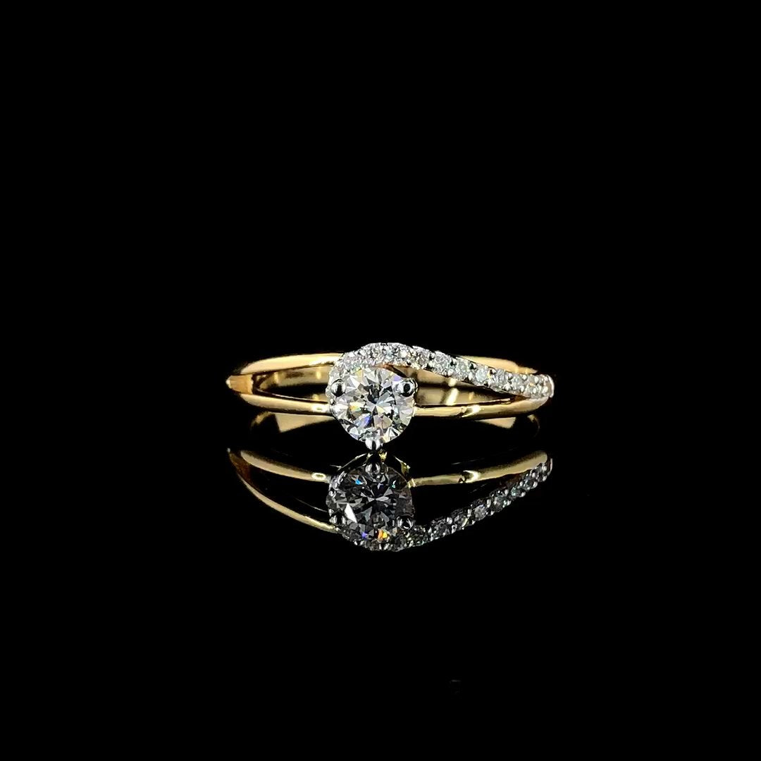 Lunaris Diamond Ring